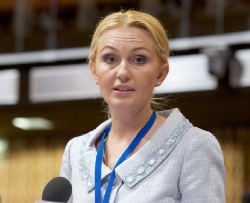 Chesoi îi cere Mariei Stavrositu să dispară de pe scena politică